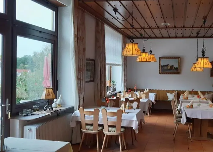 & Restaurant Krone מלון